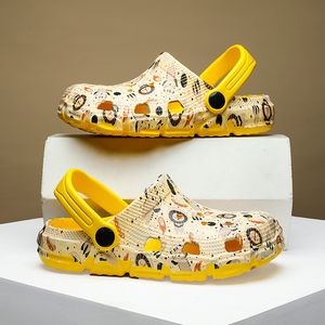 Slipper Lente Mode Kinderen Tuin Schoenen Jongens en Meisjes Cartoon Sandaal Zomer Slippers Licht Gewicht Kinderen Geschilderde Klompen Slippers 230612