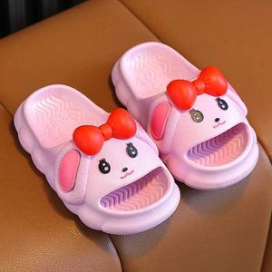 Slipper Summer 3-12 ans Enfants Slide Cute Rabbit Bee Sandales adaptées aux filles Flip non glissante salle de bain intérieure Chaussures pour enfants Y240518
