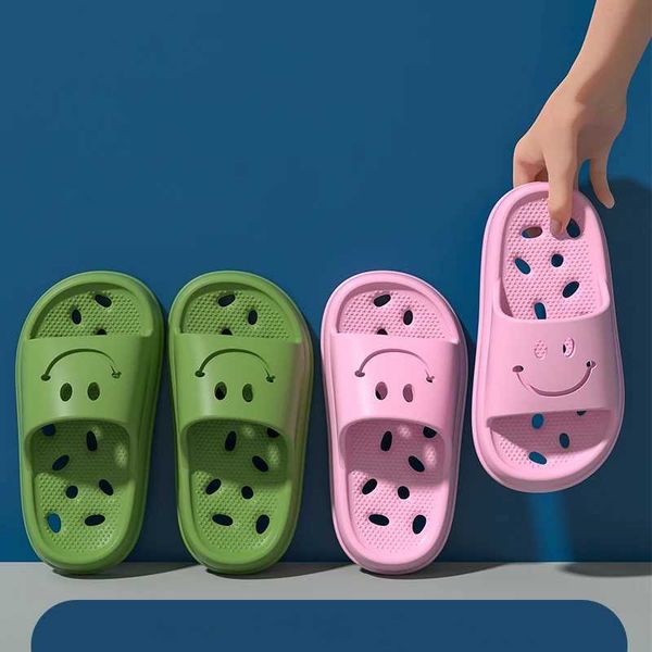 Pantoufle d'été de 4-15 ans pour enfants pantoufles de dessin animé d'eau fuite de sandales rapides sandales filles et garçons tongs de salle de bain