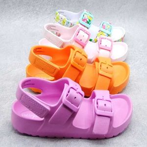 Slipper Zomer Baby Peuter Kinderen Volwassenen Slip op schuim Jongens Meisjes Snoep Kinderen Lichte Ademende Sandalen J240228