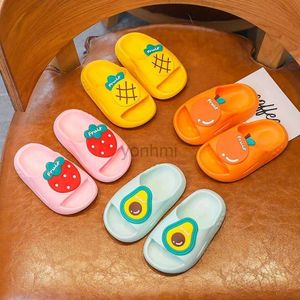 Slipper Summer Cartoon Strawberry Kids Slippers For Boys Beach Swippers intérieure Chaussures mignonnes Girl Home Soft Non-Slip Children Children Slippers 240408