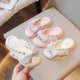 Slipper Summer Kids Slippers for Fashion Fashion Rhingestone Bow Beach Shoes Soft Soft Anti Slip Crystal Princess Sandales décontractées H240504