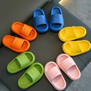 Slipper Summer LDRen Leisure Diapositiva Color sólido Avistable y sin resbalón Baño Inicio Playa Niños suaves Niños de interior Zapatos de interior H240513