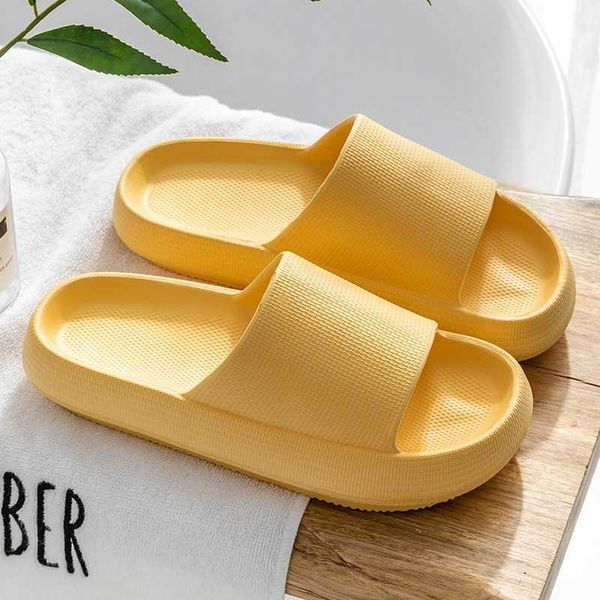 Zapatillas de baño con plataforma gruesa para hombre y mujer, sandalias de interior suaves a la moda, chanclas antideslizantes de verano