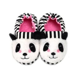 Zapatilla para niños pequeños zapatillas de interior de interior lindo kawaii panda peluche calientes niñas calzado calzado de goma suave zapatos para bebés 230814