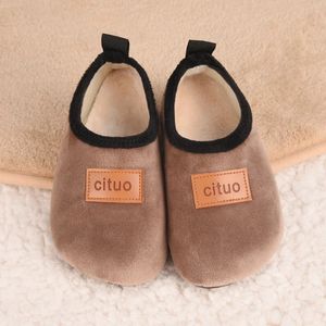 Zapatilla de invierno para bebé, zapatillas cálidas para niño, zapatos de calcetín de felpa para niño y niña, zapatos antideslizantes suaves para caminar, zapatos para interior y hogar para niño 231020