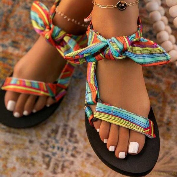 Pantoufles 2021 été nouvelles femmes sandales grande taille plage nœud plat sandales femme en plein air sauvage couleur ms pantoufles L230717
