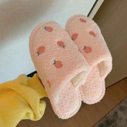 Slippers 2022 Migne Cartoon Peach Plush Women Slippers Winter Home Furry Slippers Fashion Automne House Tlides Girls Kawaii Tongs