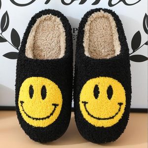 Pantoufles 2022 hiver femmes Smiley pantoufles moelleux fausse fourrure sourire visage ménage chaussures souples pour intérieur femme extérieur 211023 cinq 98959