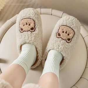 Zapatillas 2023 Bear de dibujos pantalones de peluche Men Mujeres acogedoras de invierno Invierno Casa esponjosa zapatos blandos Suelas de invierno Toblos de dormitorio cálido