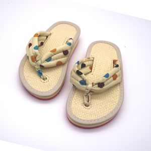 Slippers 2023 Kinderslipper Doek Herringband Clip Toe Dikke comfortabele niet -slip ademend en warm binnen huis