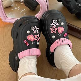 Pantoufles 2023 Fashion Outdoor Blast Street Soft Womens Sandals Peut être porté à l'extérieur Design Sense Of Women Shoes
