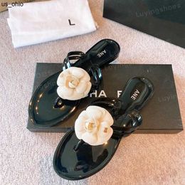 Slippers 2023 mode dames slipper designer sandalen zwart wit kanaal camellia bloem rubber flip flops luxe zomer strand uit schoenen j230520