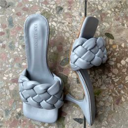 Zapatillas 2023 Diseño de lujo Slide Womens 7cm High Heel Zapatos Mulas Fetiche de verano Botas bajas Tobas Tobas de plataforma barata Dance Blue Zapatos Q240515