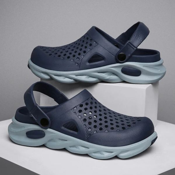 Slippers 2023 hommes Sandales Femmes décontractées Summer de haute qualité Chaussures d'eau en caoutchouc Mesh Slippers respirant