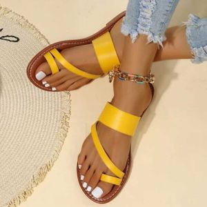 Slippels 2023 Nieuw in de zomer Solid Color Flat Sandals Fashion Open Teen Outdoor Slippers Casual Beach Damesschoenen Glides Flip Flops Z0220