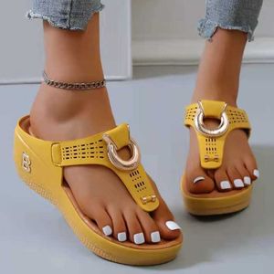 Pantoufles 2023 nouvelles femmes sandales d'été bout ouvert chaussures de plage tongs compensées pantoufles confortables sandales mignonnes Zapatillas Casa Mujer J230502