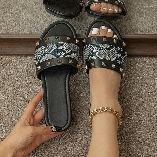 Pantoufles 2023 Summer Snake Pattern Sandales Mode Fond plat Femmes Boutique Chaussures faites à la main Loisirs de plein air