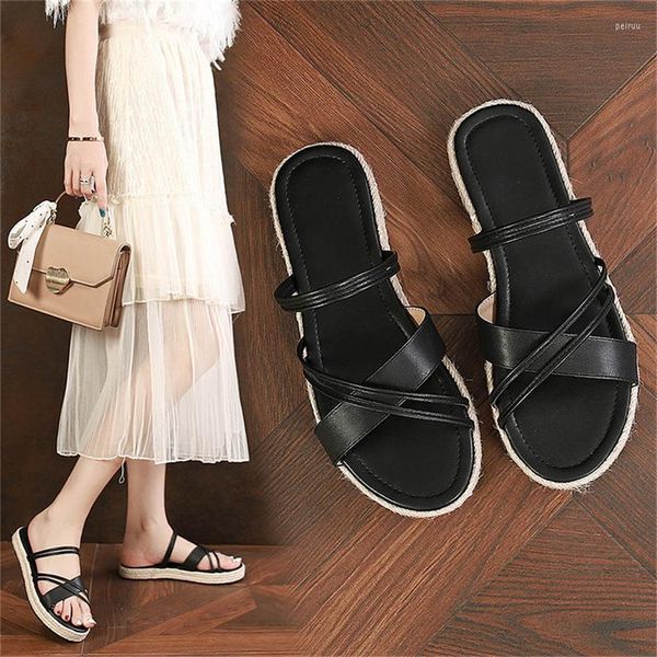 Pantoufles 2023 été chaussures à la mode femme plat Mujer bandes minces gladiateur plage Espadrille sandales dames tongs noir diapositives