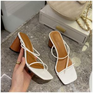 Slippers 2023 Zomer Women Wood Grain Heel Sandalen vrouwelijk merkontwerp smal Band Square Open teen High Slide