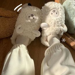 Pantoufles 2023 chaussures d'hiver dessin animé mouton mignon Couples maison fourrure pantoufle maison coton intérieur garder au chaud en peluche 231110