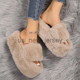 Zapatillas 2023 Winter Women Slippers Fur Faux Fur completamente envuelto Vampiradoras Furra Furraes Negro Femenino Trasa de tamaño grande Tobogán acogedor J0810