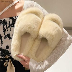 Pantoufles 2023 Curseur de fourrure pour femmes Mode chaussures chaudes en fausse fourrure Appartement coulissant pour femmes Curseur de ménage pour femmes Peluche noire intérieure et extérieure Z230805