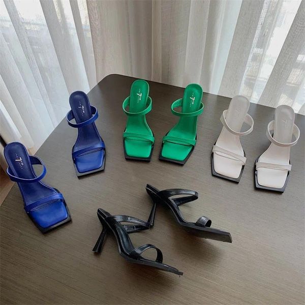 Pantoufles 2023 Femmes Sandales Sexy Pompes Mode Mariage Stiletto Zapatillas Mujer Femininos Chaussures d'extérieur