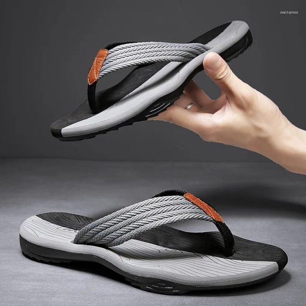 Zapatillas 2024 Edición de negocios Border Arch Masaje Herringbone para hombres Sandalias casuales de verano para hombres que usan playa