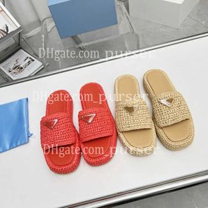 Zapatillas 2024 Diseñador Sandalias de lujo Resbalón para mujer en hebilla dorada Resbalón en piscina marrón negro Sandalias casuales para mujer Tamaño 35-41 con sandalias de caja