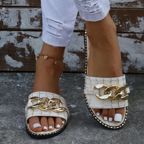 Slippers 2024 Fashion Sexy Chain Lock Couleur continue plus taille Summer Style Roman Roman Plat Outdoor Femme Sandales Pu