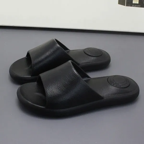 Slippers 2024 Fashion Summer Couple Solid Color Slides plates Sandales minces pour femmes HOMMES HOME Flip Flip Flip