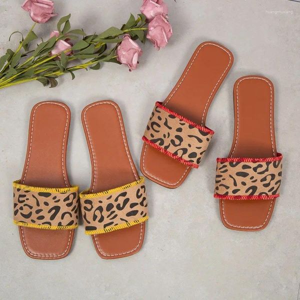 Pantoufles 2024 Commerce extérieur plat pour femmes Style d'été imprimé léopard bout carré vêtements chauds décontracté plage dames sandales 43