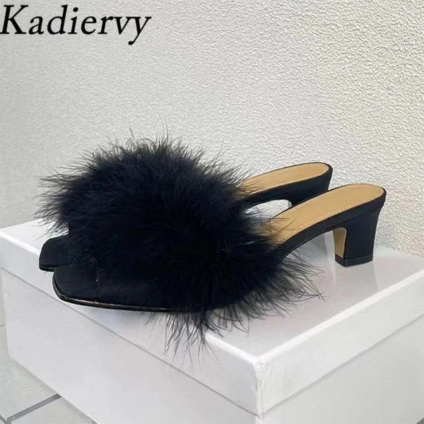 Slippers 2024 High Heels Femmes Black White Feather Runway Chaussures carrées Peep Toe Slides Sandales d'été Chunky Femme