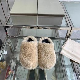 Chinelos 2024 Maxxi Marca Inverno Espessado Lã de Cordeiro Feminino Fofo Confortável Sapatos Masculinos Quentes Tamanho Grande 38-46