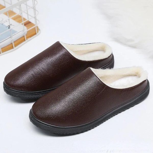 Slippers 2024 Chaussures de coton chaud épaissis de coton pour hommes Chinelos Masculinos Pu Surface étanche hivernale non glissante pour les hommes