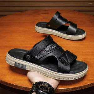 Sandales pour hommes de pantoufles 2024 et pour les hommes qui conduisent avec des chaussures de plage