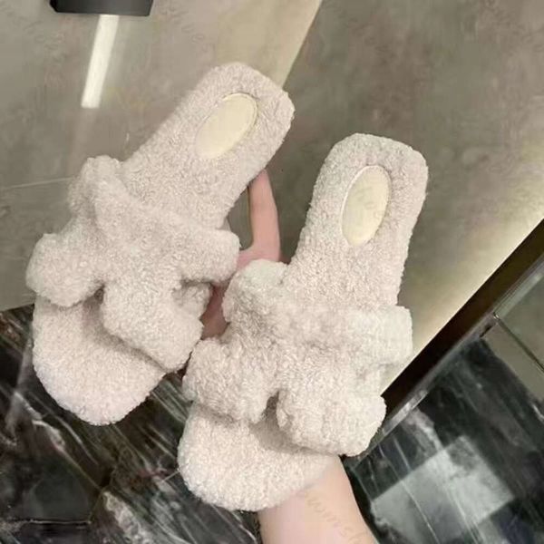 Pantoufles 2024 Oran Pantoufles En Peau De Mouton En Peau De Mouton Diapositives Sandales Décontractées Pantoufle Plate Femmes Designers Hiver En Peluche Fourrure Chaude Classique Bout Ouvert CaoutchoucNXG4