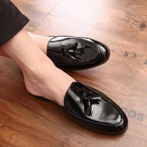 Pantoufles 2024 mocassins en cuir verni hommes tongs sandales classiques mules diapositives en plein air homme gland chaussures décontractées