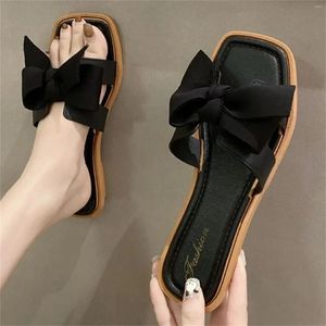 Slippers 2024 Printemps / Summer Bow Women PVC Outdoor loisir All-Match mode non glissant Beach Home Durable MS Sandales