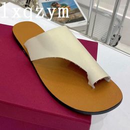 Slippers 2024 Zomer Flip Flops Leather Beach Flat Shoes Woman Holiday Slides Women DeAigner Brand Sandalias Handmade Mujer