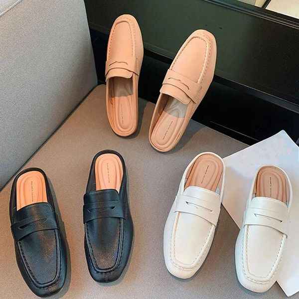 Slippers 2024 Summer Mules Chaussures Femmes Pu Cuir Designer Slides Ladies fermées Toe Fashion plate décontractée Slip on Locs