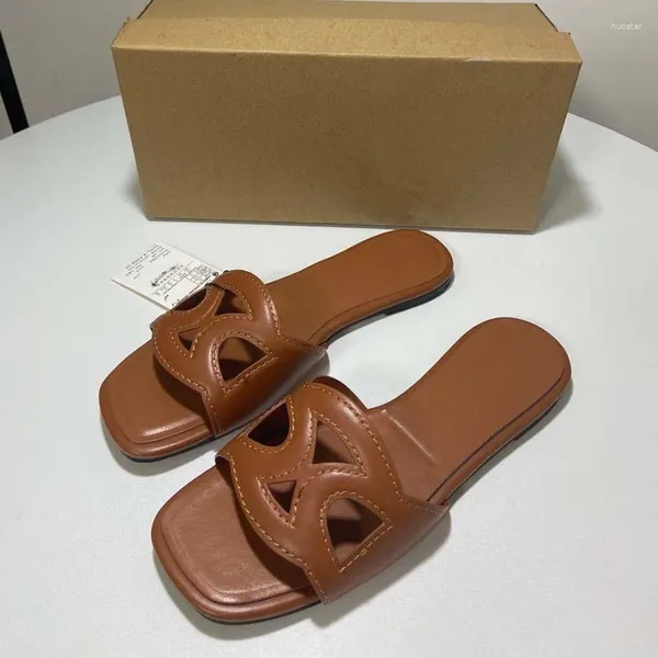 Zapatillas 2024 Producto de verano Cabeza cuadrada Punta abierta Mujer para prendas de vestir Moda Versátil Coche Cosido Sandalias de fondo plano