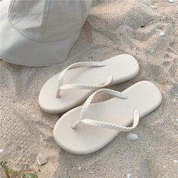 Slippers 2024 Damesmode badkamer bad anti-slip clip voeten schattig meisje's hart vakantie strand 4123 nieuwste zomer met doos sz 36-45