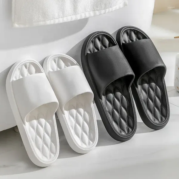 Zapatillas 36-45 Casa de verano Hombres Mujeres Diapositivas sólidas Interior Silencio Antideslizante Chanclas de baño Sandalias Zapatos de suela suave