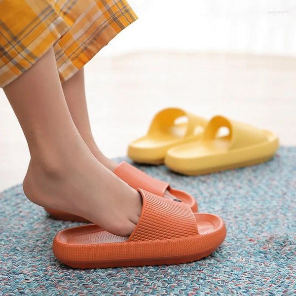 Zapatillas 4,0 cm suaves hombres y mujeres verano suela gruesa interior transpirable baño sandalias plataforma pisos para zapatos de baño