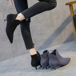 Slippers Akexiya Boots de la cheville Femmes Automne 2021 Nouveau petit talon Boots de cheville Femmes Automne hiver plus veet bottes basses de chaussures pour femmes