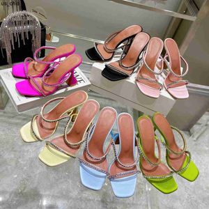 Pantoufles Amina muaddi pantoufles Designer chaussures talon sandale Designer pantoufles femmes talons semelle en cuir véritable soie fleur diamant croix chaîne décoration su J230520