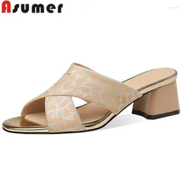 Slippers ASUmer 2024 Peep Toe Square Med Heels Geatine Leather Femmes Mesons d'été chaussures de robe d'été