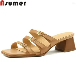 Slippers ASUmer 2024 Retro Genuine Leather Femmes carrés Médeaux Talons simples Dames Summer Robe Chaussures